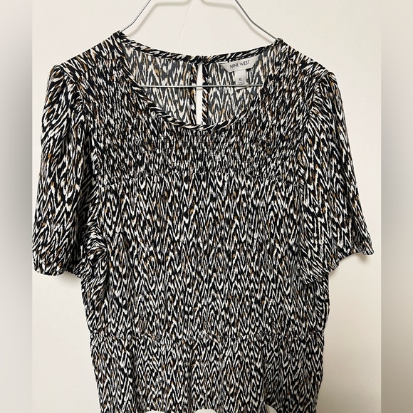 NINE WEST SHORT SLEEVE  SIZE XL BROWN/TAN/BLACK DESIGN AND ELASTIC WAIST BLOUSE - Picture 1 of 4